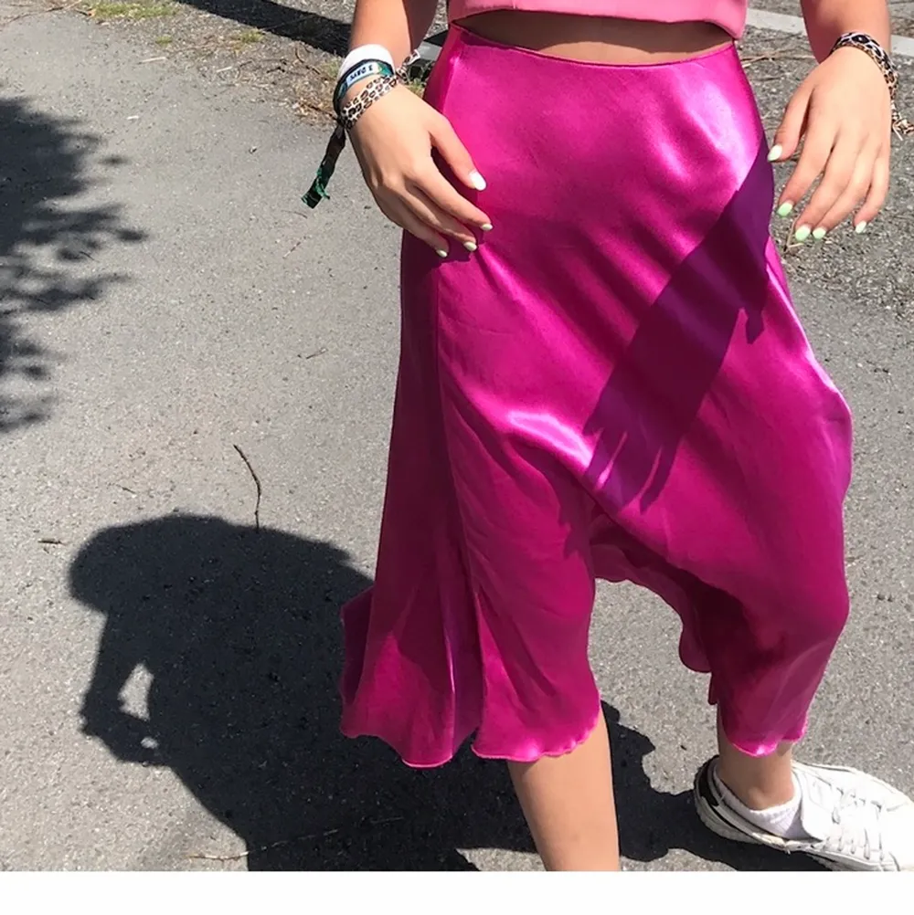 Använd 1-2 gånger! Perfekt skick och underbar färg!. Hameet.