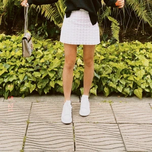 Vit kjol  - En söt kjol med unikt mönster! 