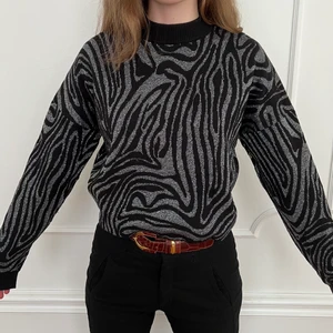 y2k unik glittrig tröja - storlek: passar S & M. möts upp i stockholm eller fraktar🖤