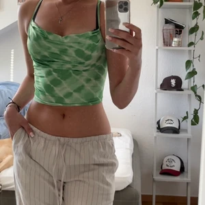 Grön topp - Somrig grön topp. Helt oanvänd.