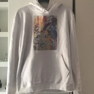The Cool Elephant Hoddie  - Hoddie i fint skick. Använd några få gånger. Storlek M men passar XS och S också beroende på hur man vill att den ska sitta. 