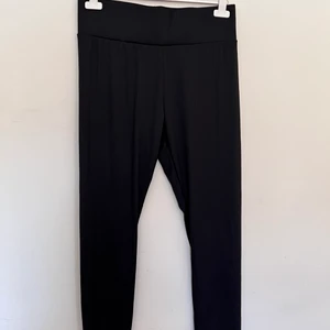 Leggings  - Svarta leggings i fint skick ifrån SOC