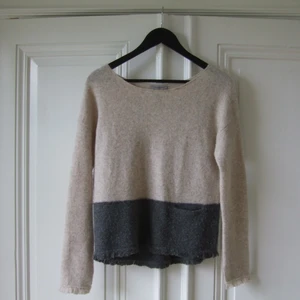 Hunkydory, strl XS - Tyvärr passar jag inte i dess färgskalor, det kanske du gör!💖 Använt den två ggr. 64% ull, 10% Yak-fiber, 22% nylon. 