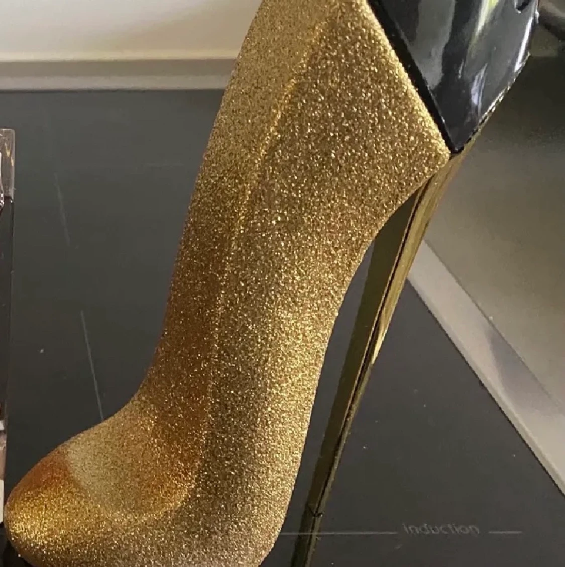 Carolina herrera gold