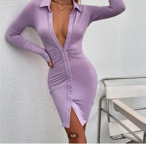 Lila klänning, storlek M - Lila tight klänning, aldrig använd, pm för föer bilder💜