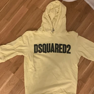 Dsquared hoodie - 10/10 skick. Använt fåtal gånger. Köpt för 1500kr.