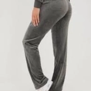 Söker detta juicy byxor i storlek xxs helst under 1000 - Söker dessa juicy Byxor i storlek Xxs helst under 1000kr