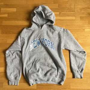 Hoodie - Cool hoodie tyvärr för liten för mig