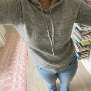 Stickad hoodie ginatricot - Stickad grå hoodie