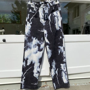 Jaded London Jeans W30 L32 - Hej, säljer mina Jaded London brallor som jag aldrig använt. Dom är i nyskick med tags kvar. Storlek 30w 32l. Hör av er vid frågor. Priset är inte hugget i sten.