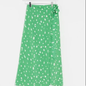 Kjol från Monki  - Kjol från Monki storlek 36