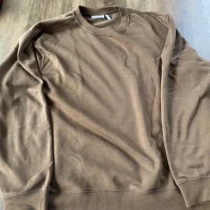 Weekday sweatshirt - Brun sweatshirt från weekday