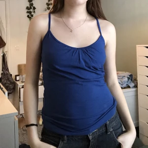 Blått linne - 💙Snyggt blått vintage linne i bra skick! köpt second hand och säljer då den inte används💙