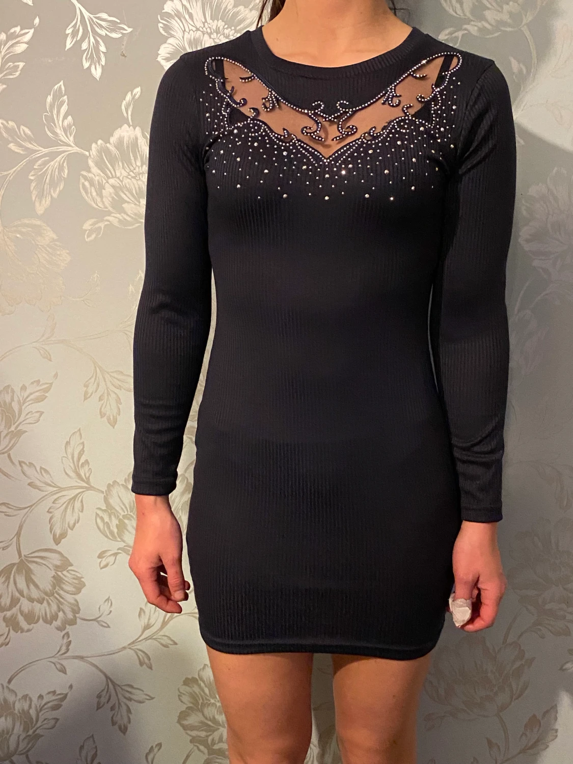 Mörkblå med pärlor  - 90