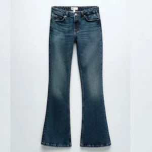 Jeans - Lågmidjade bootcut jeans från zara, använda 2 gånger