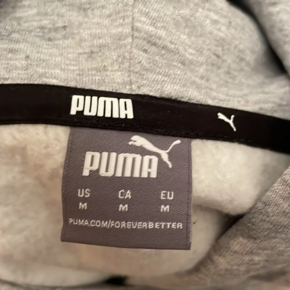 En lång grå Puma hoodie som aldrig är använd. Hoodies.