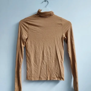 Polo - Orange/brun polotröja i stl. Xs, tror köpt från new yorker 