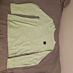 Peak Performance Stickad Tröja - Säljer min oanvända Peak tröja i grönt o storlek M. Passartrue to size.