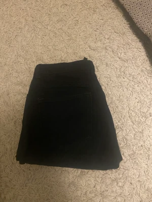 Weekday rowe jeans  - Svarta jeans, säljer då de är för små för mig💕