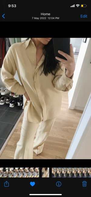 Set från HM - Ett set från HM i gult/guld-färg. toppen i Strl S, byxorna i Strl 38 (lite små i Strl)  Använt en kväll så som nytt! 120kr för båda! 