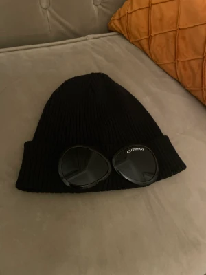 C.P. Company mössa - C.P. Company mössa mycket bra skick. Den är äkta och köpt från miinto.