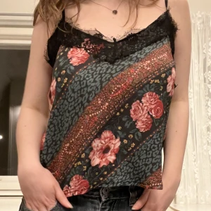 Linne - Fint linne med spets. Hör gärna av dig om du har frågor!