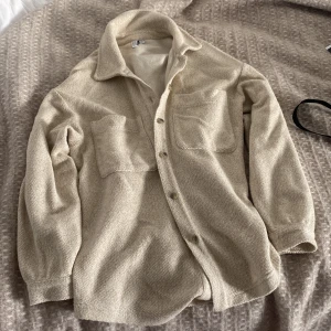 Koft/jacka - Superfin koft/jacka från & otherstories, perfekt nu till hösten och vintern!💗