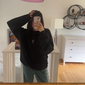 Hoodie - Jättefin och varm hoodie från Urban outfitters. Frakt får man själv stå för❤️