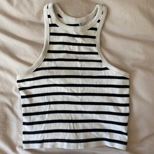 Randigt linne - Randigt linne från H&M. Kort modell och bra skick, kommer ej till användning! 