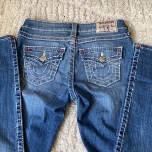 true religion jeans - säljer mina true religion jeans som jag köpt här på plick eftersom dom inte passar mig. använda 1-2 gånger och helt oslitna diskutera gjärna priser💕