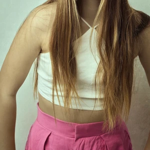 Topp zara - Otroligt fin topp från zara. I linne liknande material, krossas superfint i ryggen! 