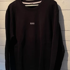 Hugo Boss tröja - Svart Hugo Boss tröja storlek XL