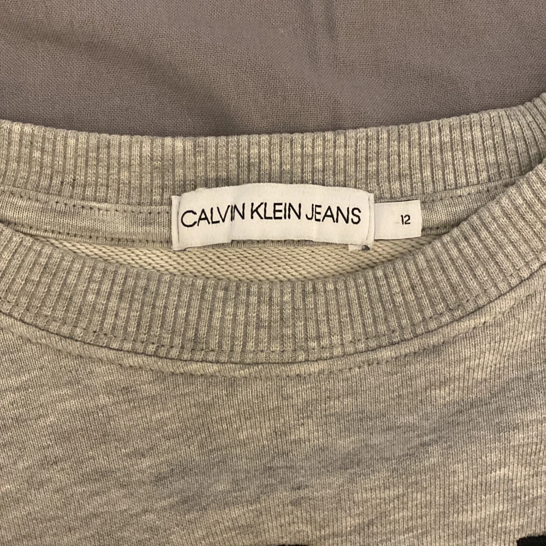 Calvin Klein  - 90