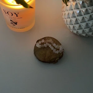 Rosenkvarts armband  - Fint kristall armband med rosenkvarts som är en kristall för relationer i alla former!