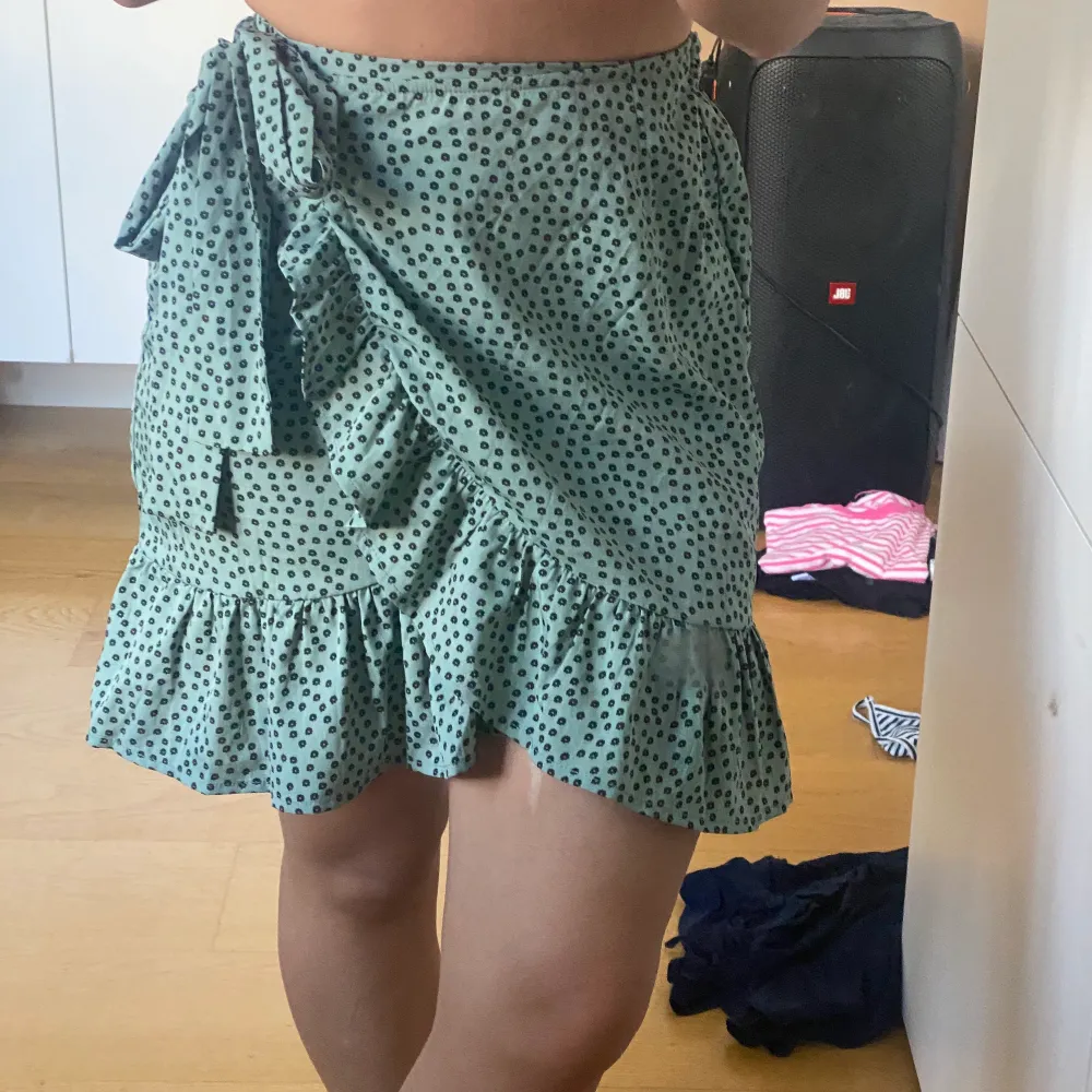 Jättefin kjol från only som endast är använd ett fåtal gånger. . Hameet.