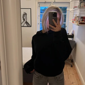Hoodie Nakd - Basic svart hoodie från Nakd köpt för 379, jag säljer för 80 kronor. 
