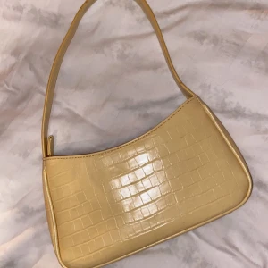 Väska - Fin gul väska, okänt märke Använd 1 gång.💛