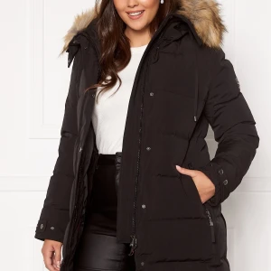 Hollies subway - Säljer min vinterjacka då jag är sugen på annat, kemtvättas innan hämtning/skickning. Inga hål eller nånting, använd en vinter. Fakepäls, strl M men passar även S