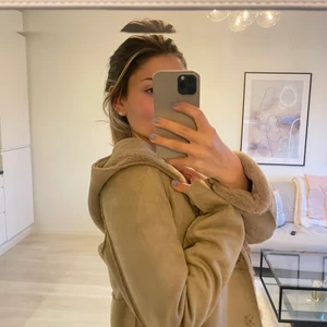 Jacka - Säljer min bruna mjuka jacka från zara, då den inte kommer till användning, använd endast 1-2 gång