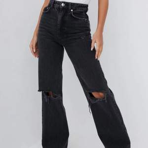 Säljer mina Idun wide jeans pga för små. Aldrig använda, endast provade. Lapparna är kvar. Strl. M/38. Skulle säga att dom är ganska små i storleken. Passar nog för dig som vanligtvis har S/36 i jeans, möjligtvis för dig som har M/38 också.  