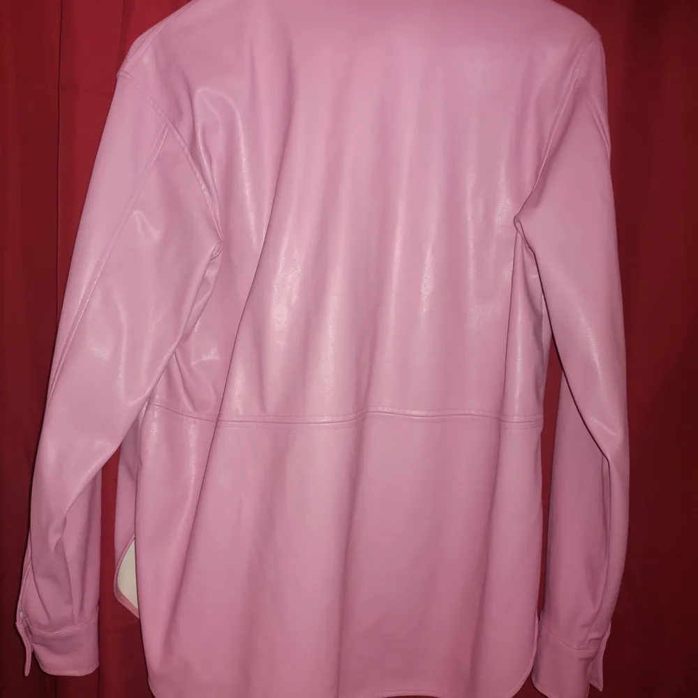 En väldigt fin skjorta i storlek S. Färg rosa. Skjortor.