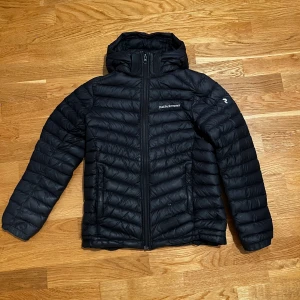 Peak Jacka - Nypris: 1500kr Köpt från kidsbrandstore