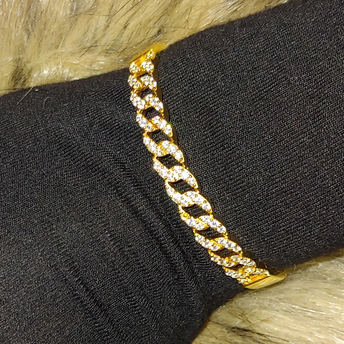 Jättevackert 925 sterling silver som dessutom är guldpläterat i 18k