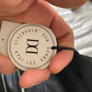 Dondanna väska - Helt ny, pris lappen finns kvar. Aldrig använd.ny pris 800kr