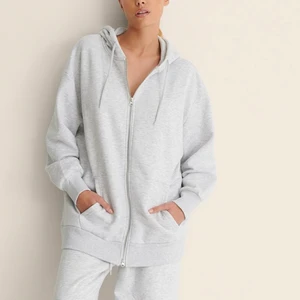 Munkjacka  - Grå zip-hoodie ifrån NA-KD i storlek s