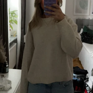 Tröja - Beige stickad tröja ifrån hm i storlek s.