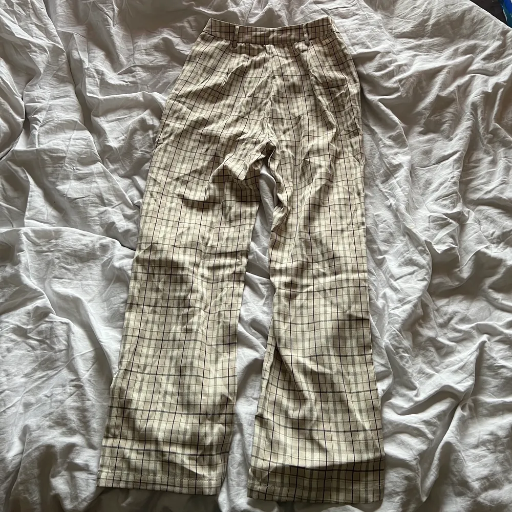 Säljer nu dessa proffsiga byxor från Shein. Strl S. Pris: 40kr + frakt! 😋💓🚚(posted 17/09/22). Jeans & Byxor.
