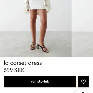 Gina tricot  - Säljer min fina korsett klänning eftersom det inte blivit så mycket användning av, Köpte för 599 kr säljer den för 400. Storlek S passar även en XS. Skriv meddelande för bilder 🫶🏽