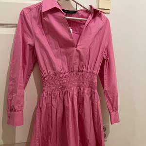 Rosa klänning från Zara, ny med lapp kvar i storlek S, skickar spårbart