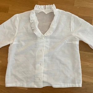 🌸 Tröja/blus 🌸 - 🌸 Tröja/blus 🌸 Storlek ~S 🌸 Mötas upp i Stockholm eller postas (fraktkostnad tillkommer) 🌸 Kan även samfrakta 🌸